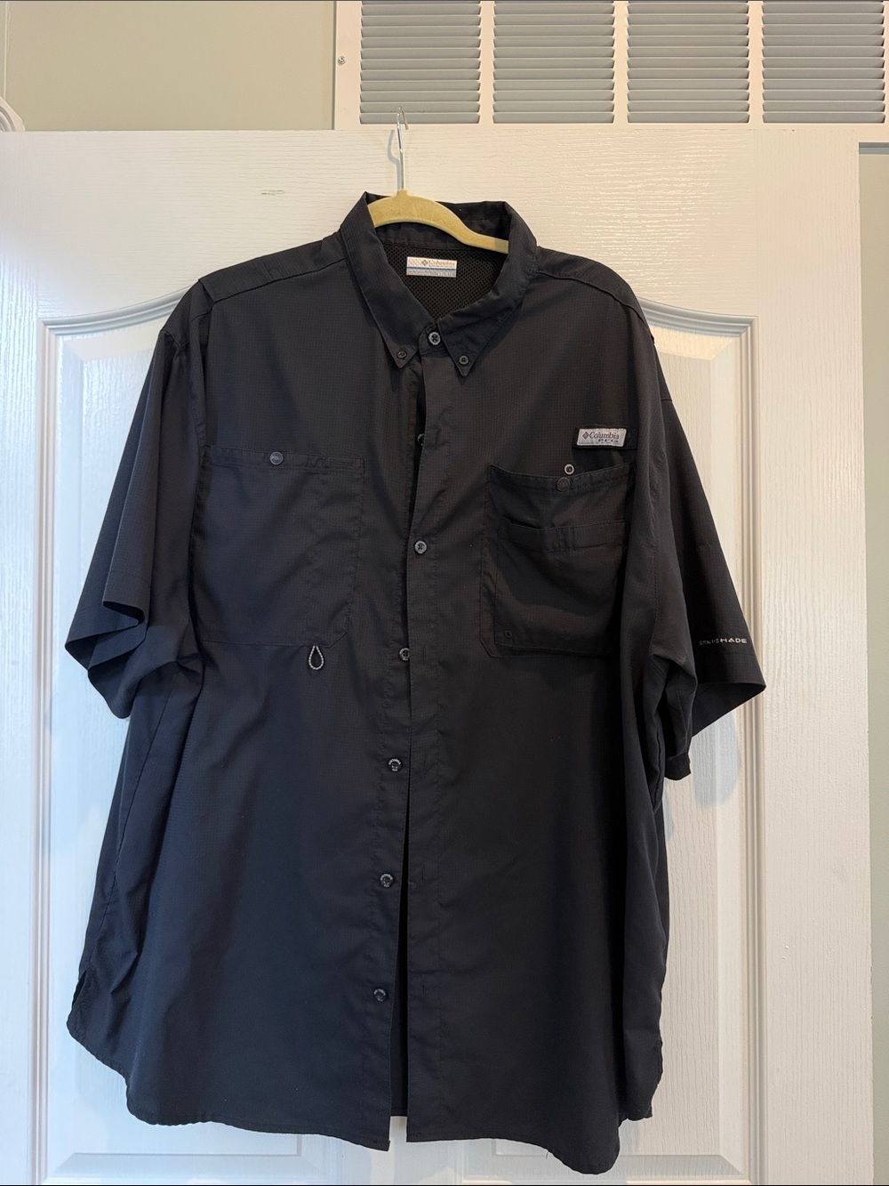 Columbia Men’s Black Short-Sleeve Button-Down Utility Shirt
